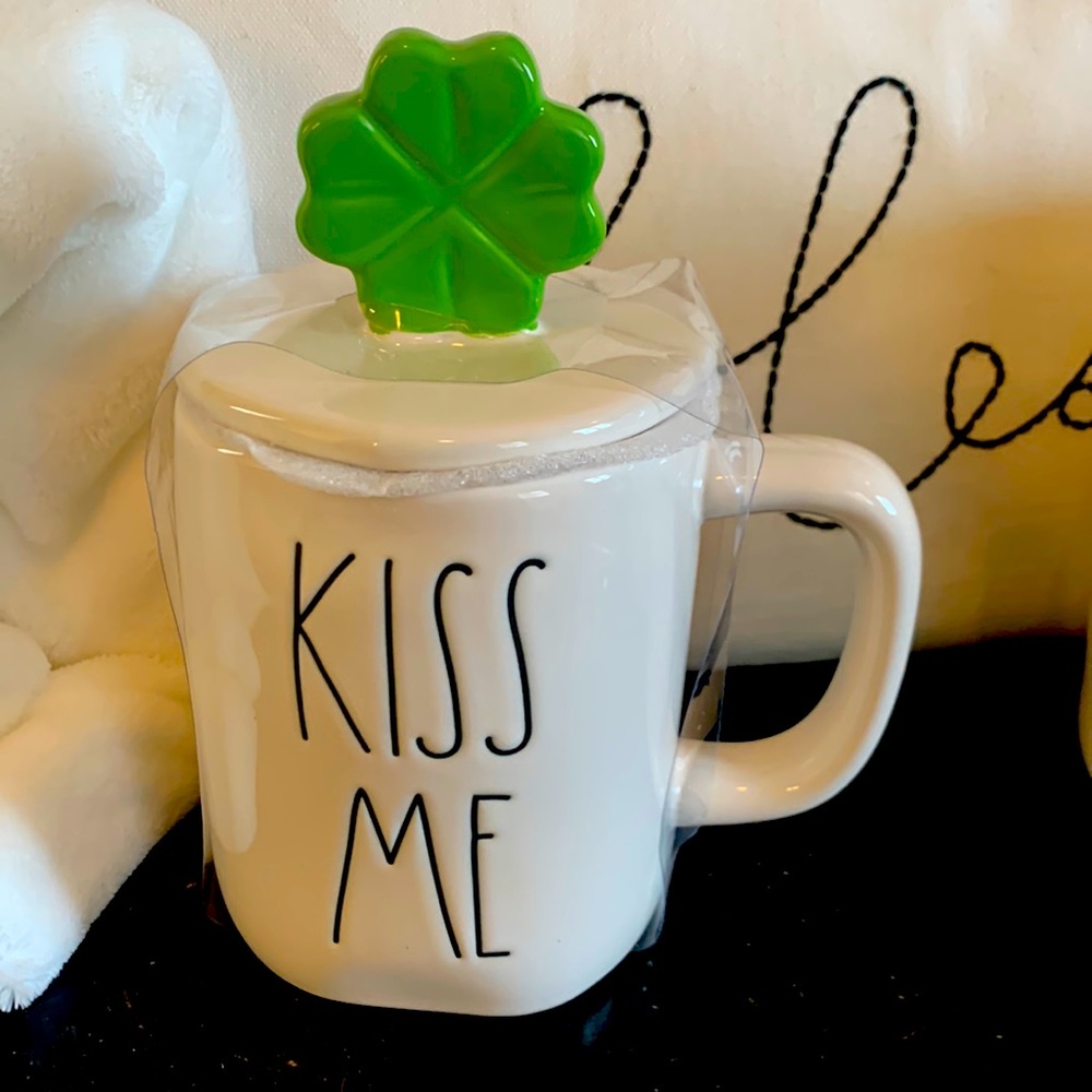 Rae Dunn Kiss me topper mug
